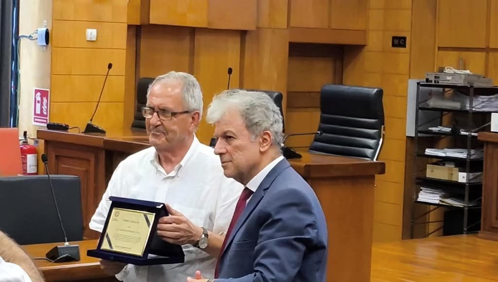 Dr.. Anastasios M. Tamis accepts the Honorary Distinction of the Region of the Archons of Western Macedonia.